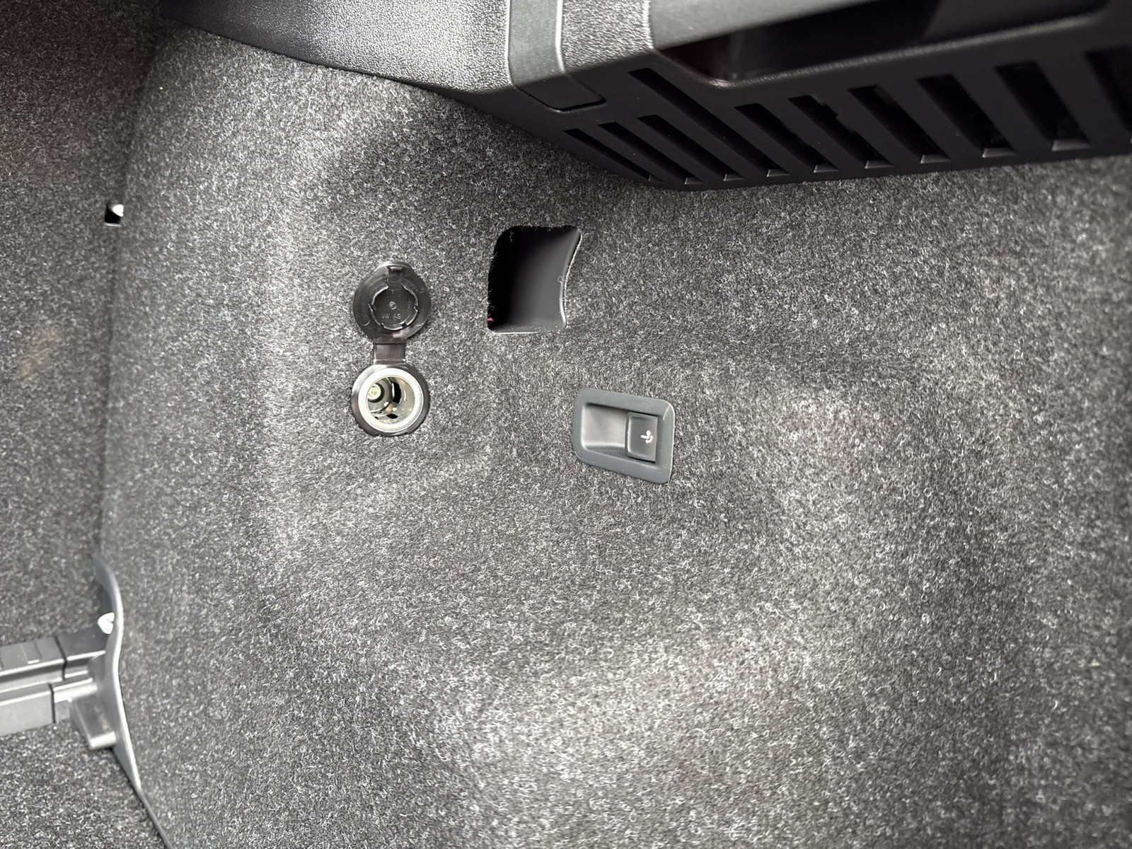 Skoda Enyaq 85 LOFT WÄRMEPUMPE PANO AHK CAM ACC LM20