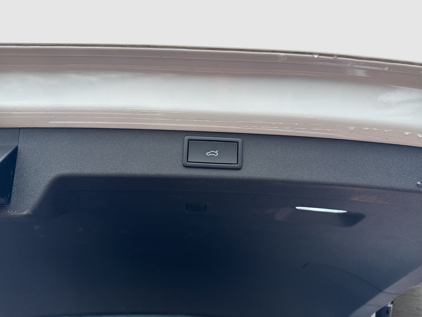 Skoda Enyaq 85 LOFT WÄRMEPUMPE PANO AHK CAM ACC LM20