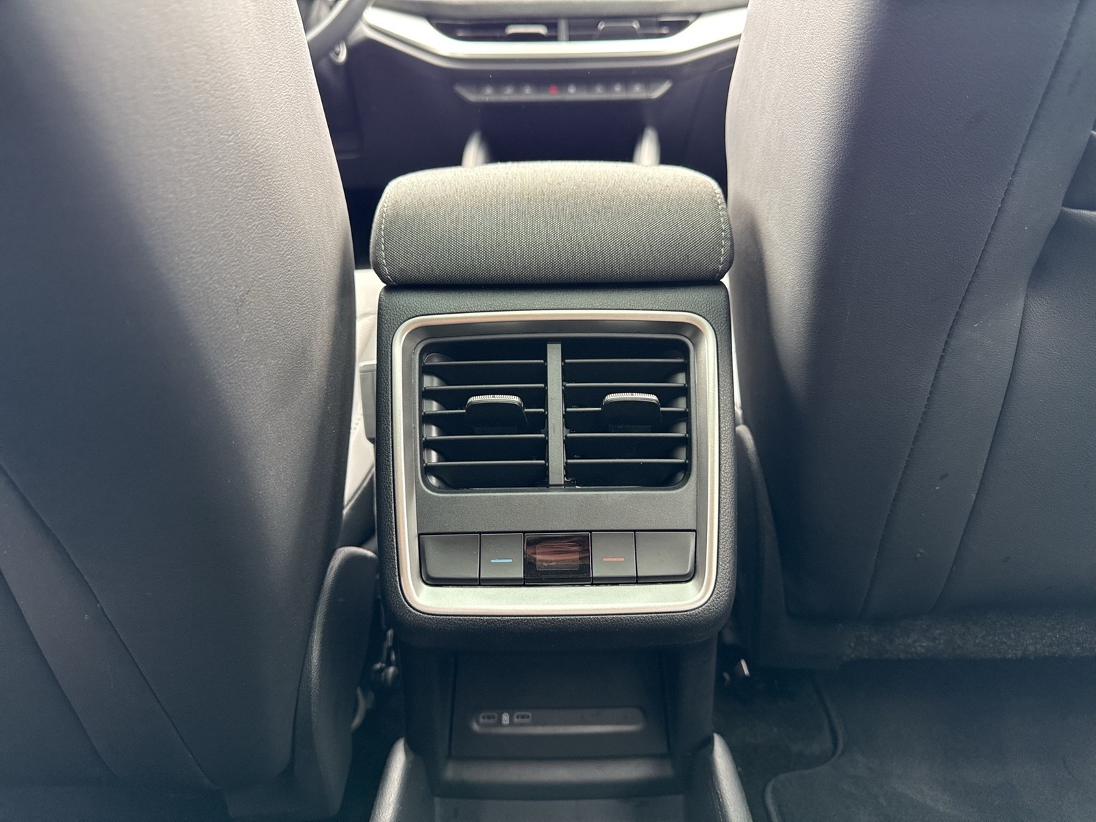 Skoda Enyaq 85 LOFT WÄRMEPUMPE PANO AHK CAM ACC LM20