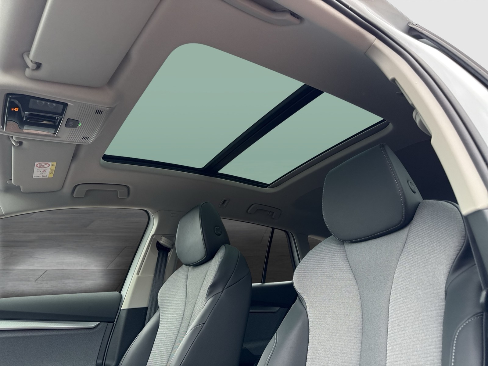 Skoda Enyaq 85 LOFT WÄRMEPUMPE PANO AHK CAM ACC LM20