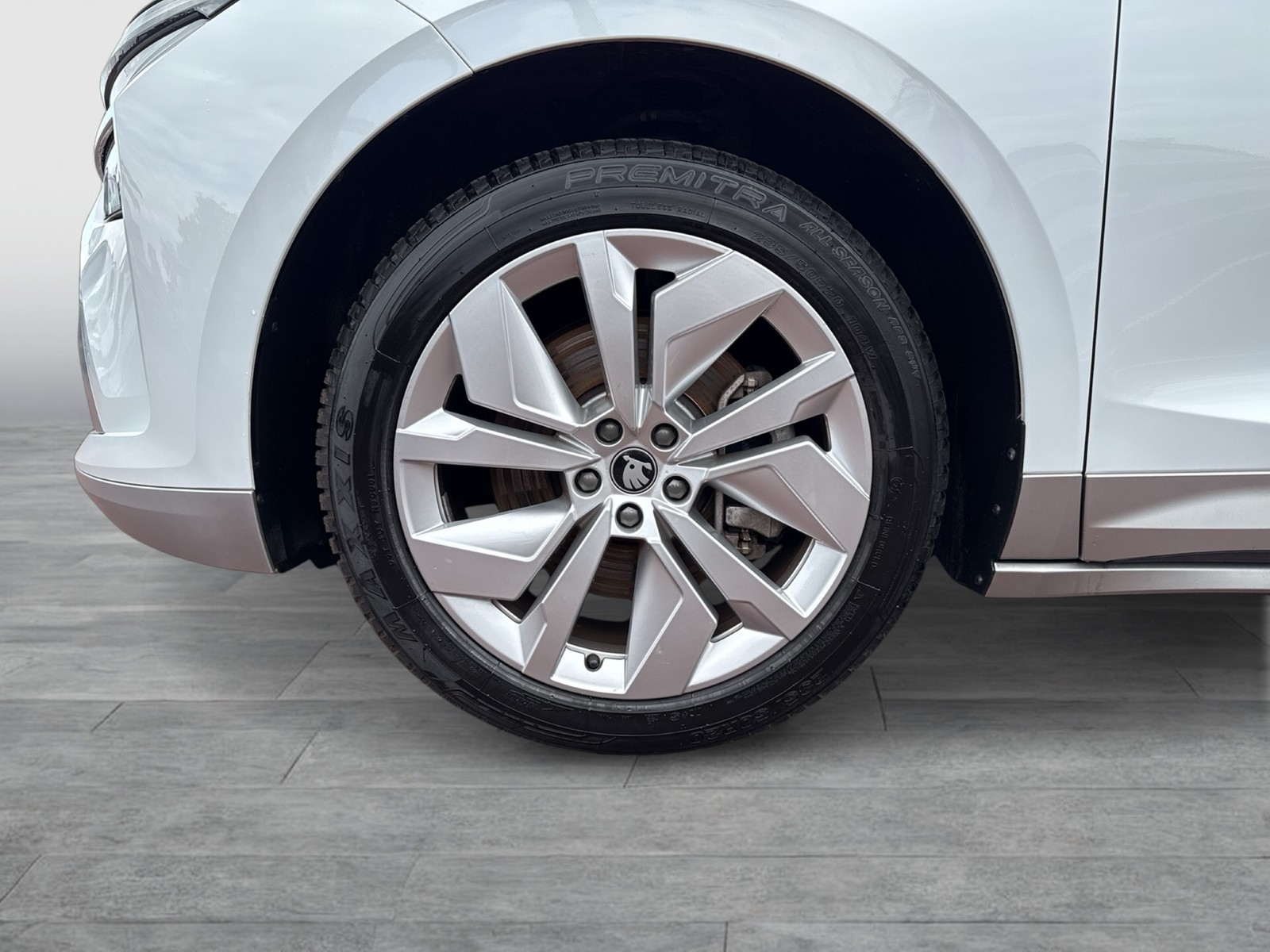 Skoda Enyaq 85 LOFT WÄRMEPUMPE PANO AHK CAM ACC LM20