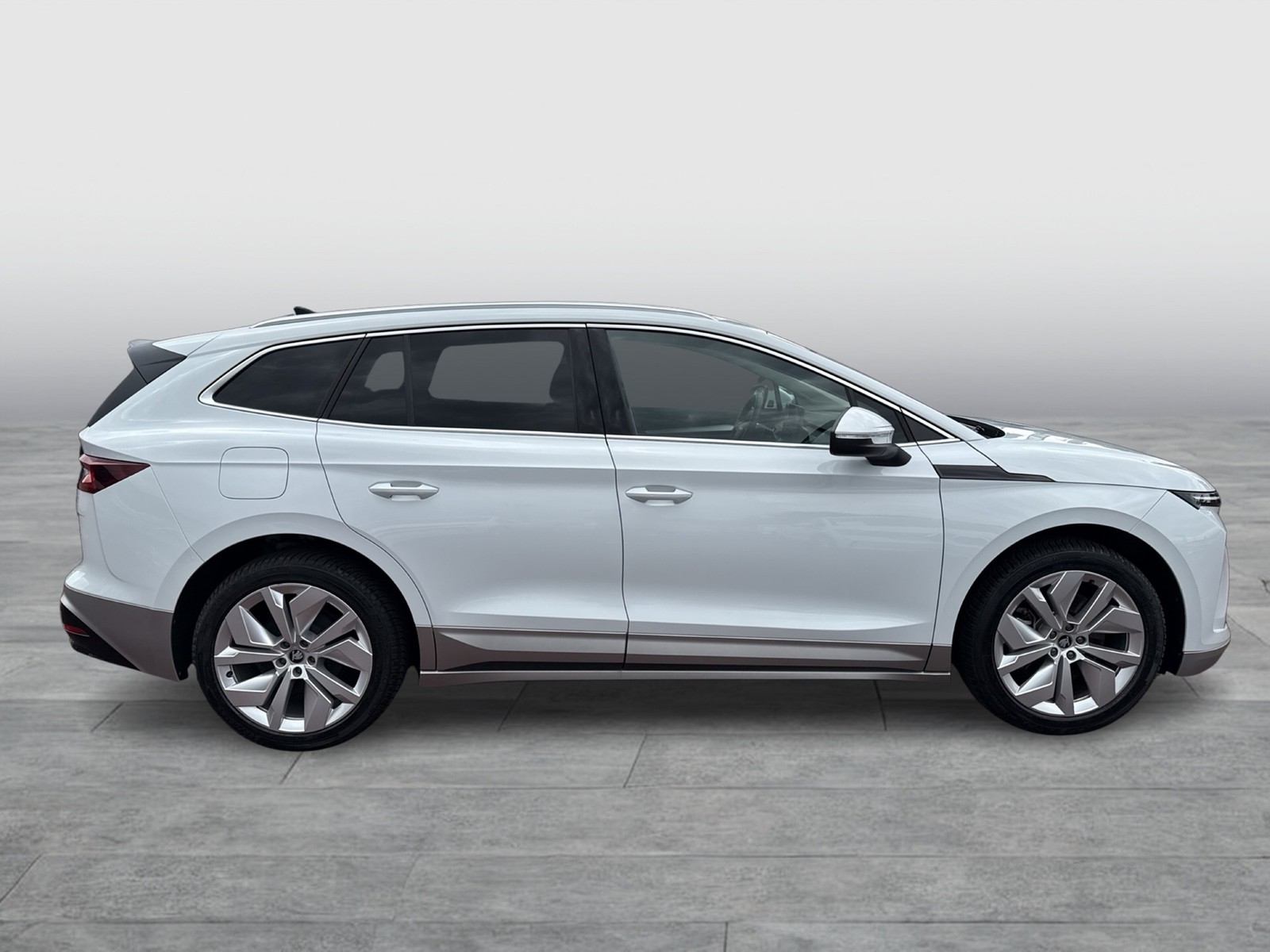 Skoda Enyaq 85 LOFT WÄRMEPUMPE PANO AHK CAM ACC LM20