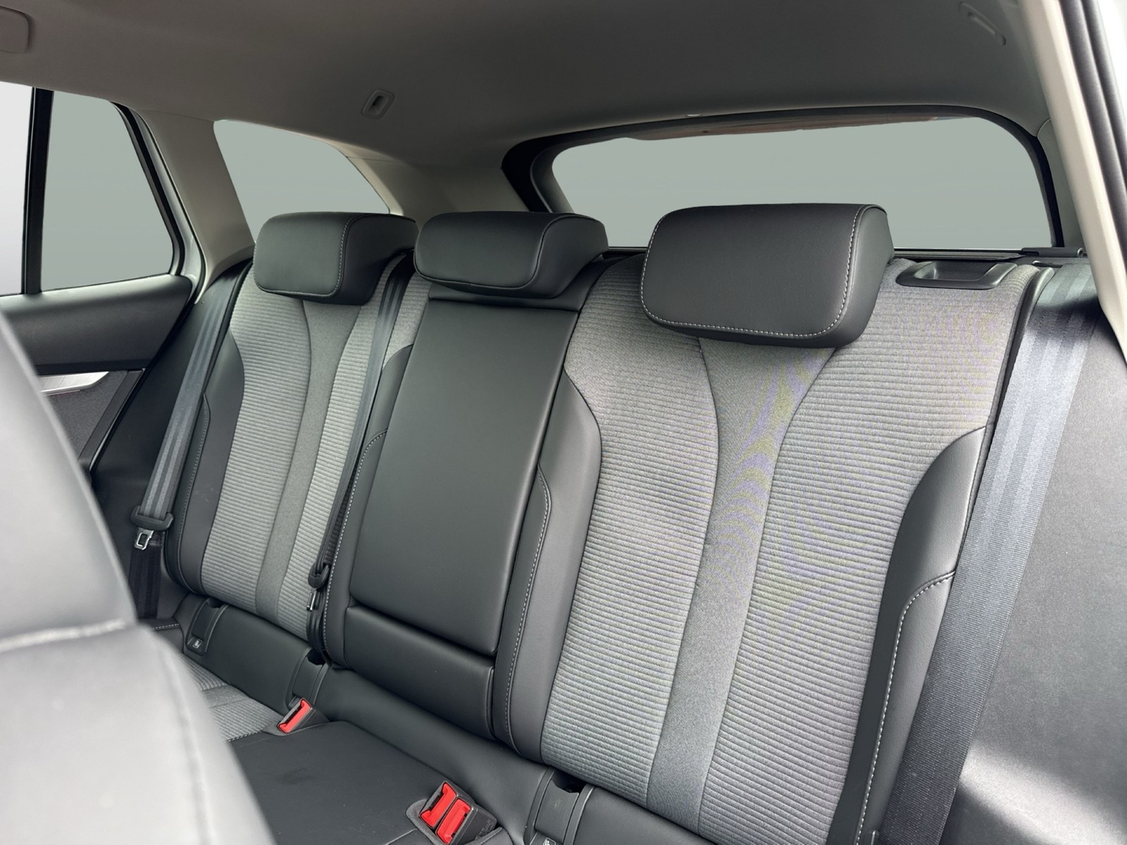 Skoda Enyaq 85 LOFT WÄRMEPUMPE PANO AHK CAM ACC LM20