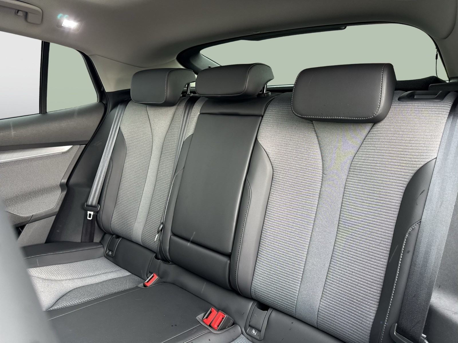 Skoda Enyaq Coupé 85 LOFT WÄRMEPUMPE PANO AHK CAM LM20