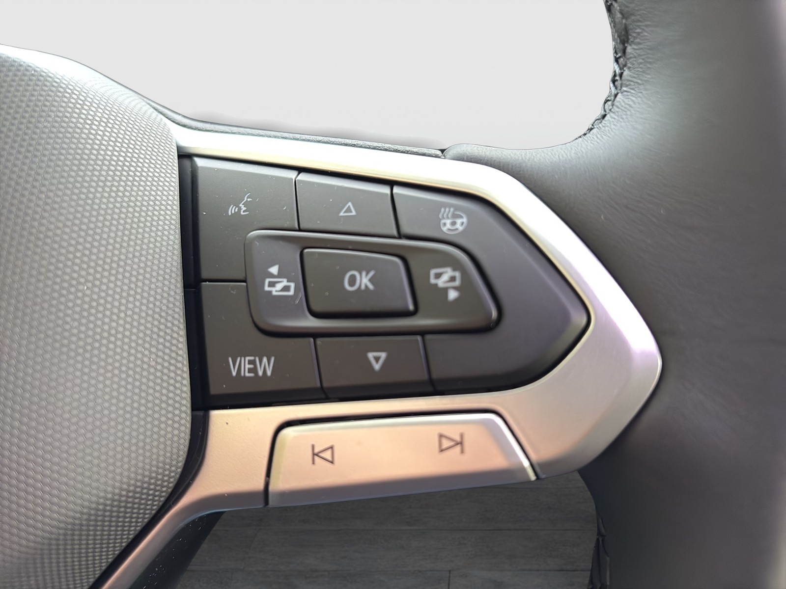 Volkswagen Tiguan 1.5 HYBRID LIFE NEUES MODELL AHK CAM LM18