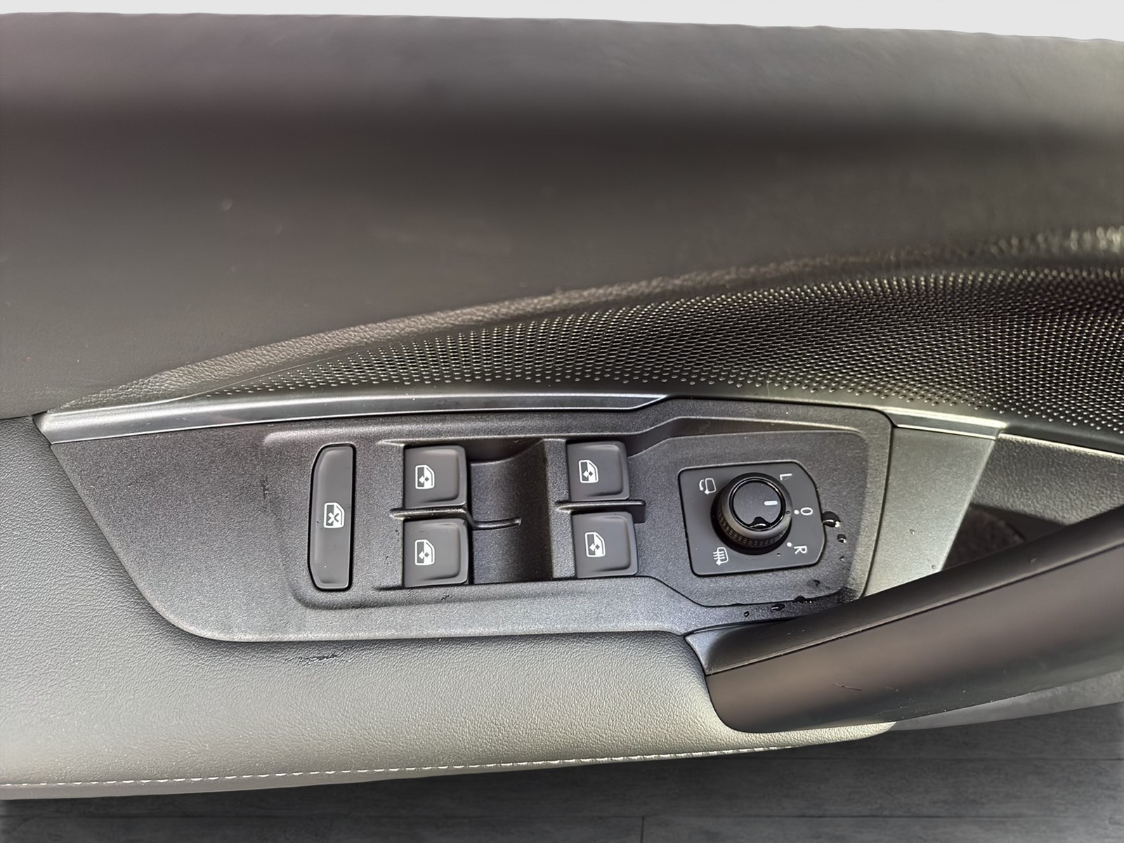 Volkswagen Tiguan 1.5 HYBRID LIFE NEUES MODELL AHK CAM LM18