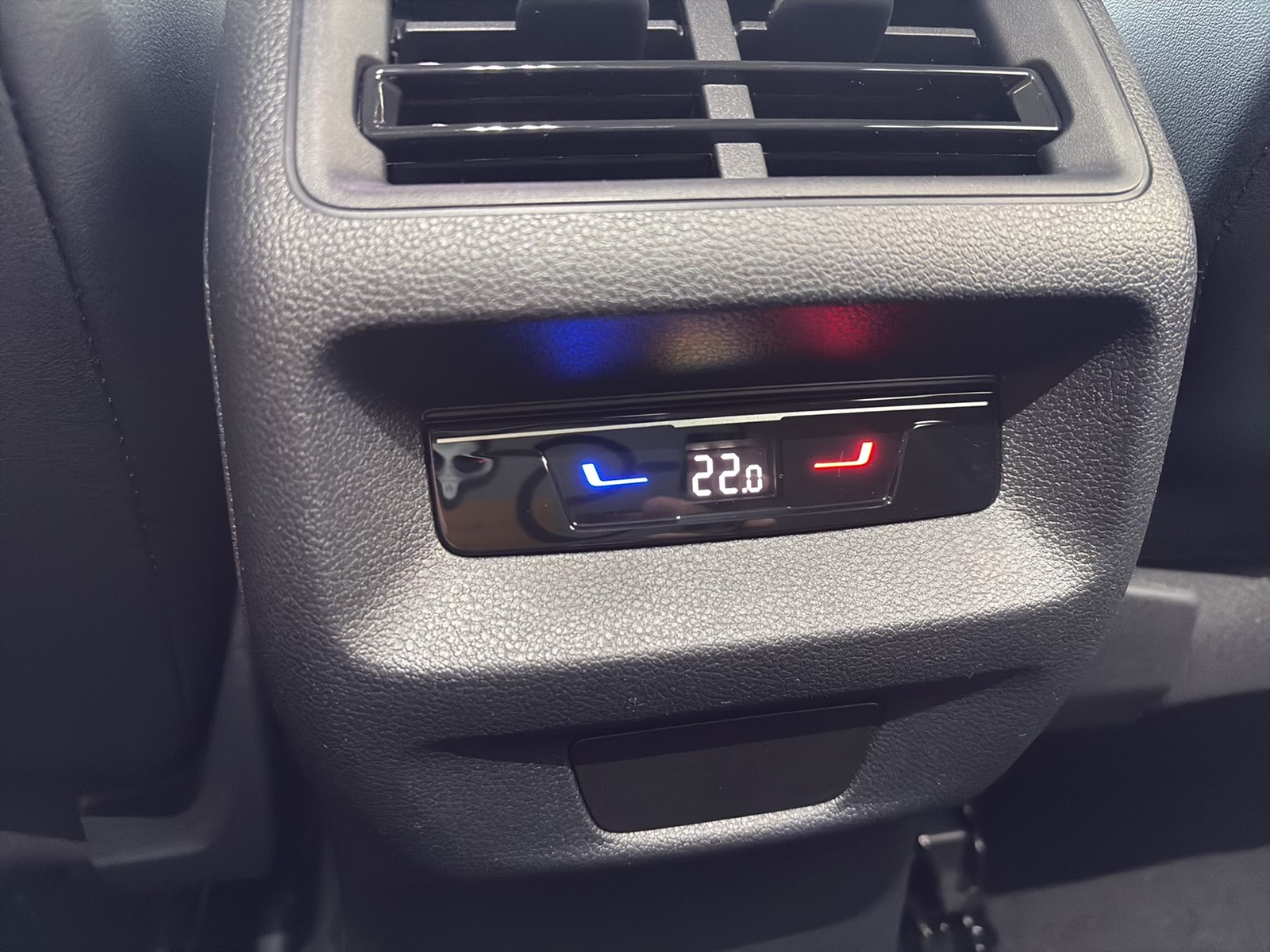 Volkswagen Tiguan 1.5 HYBRID LIFE NEUES MODELL AHK CAM LM18