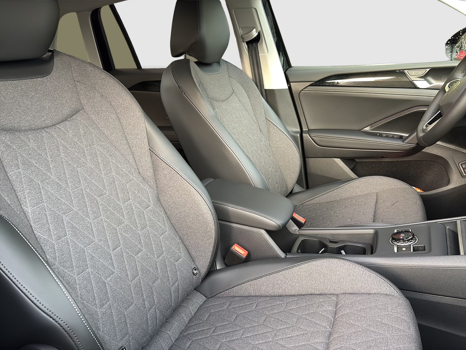 Volkswagen Tiguan 1.5 HYBRID LIFE NEUES MODELL AHK CAM LM18