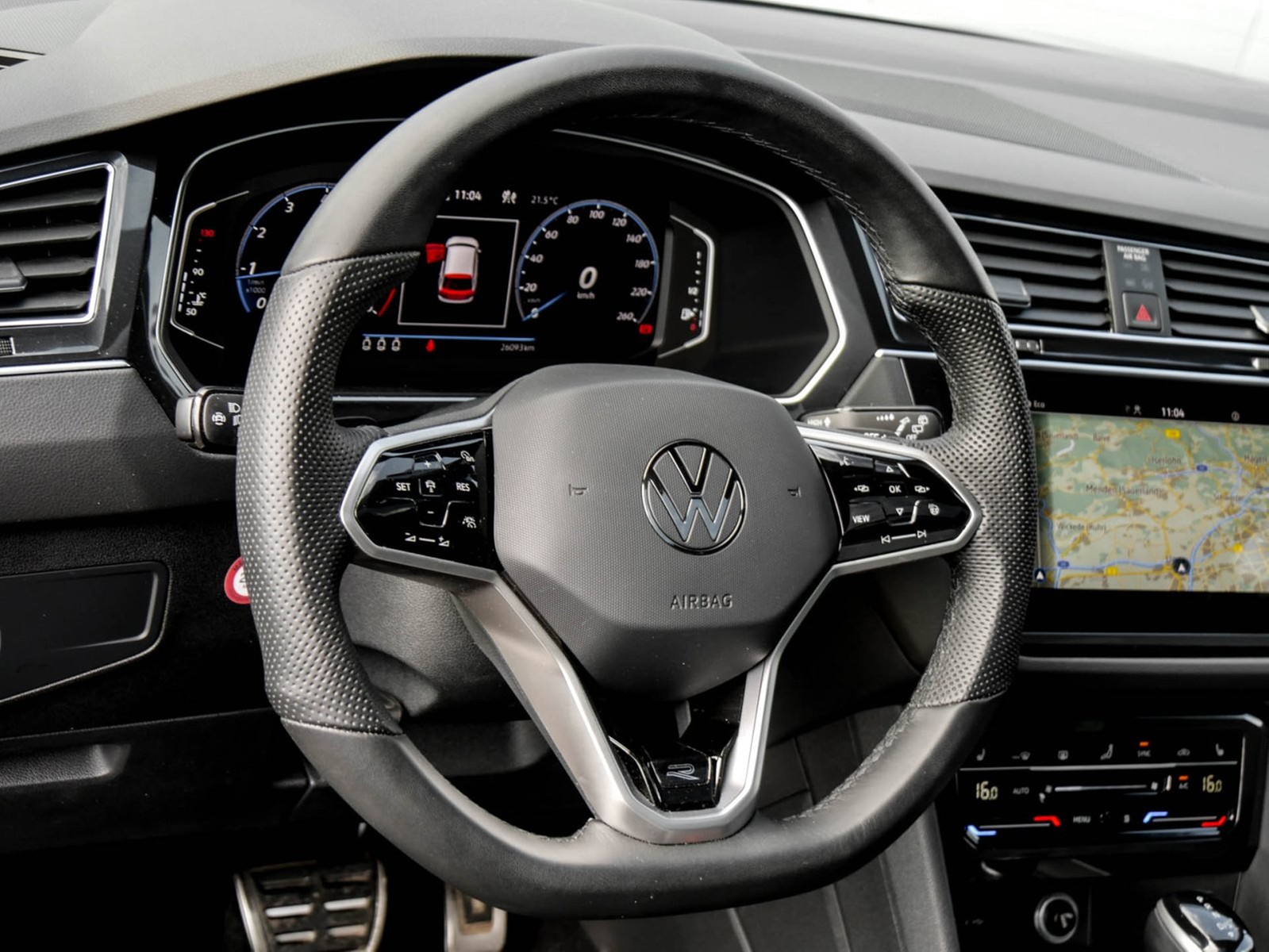 Volkswagen Tiguan 2.0 R-LINE 4X4 STANDHZ. PANO AHK CAM LM19