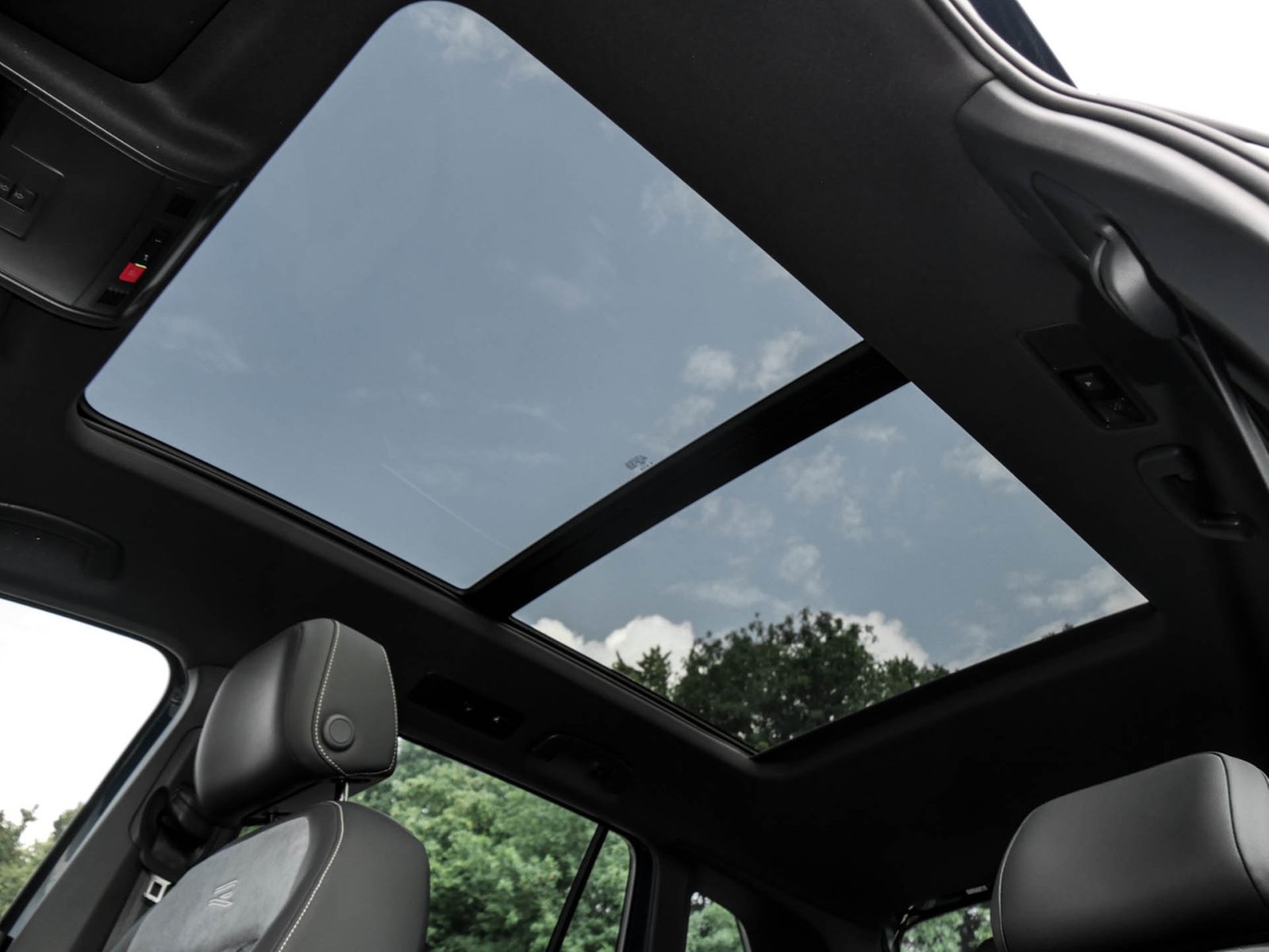 Volkswagen Tiguan 2.0 R-LINE 4X4 STANDHZ. PANO AHK CAM LM19