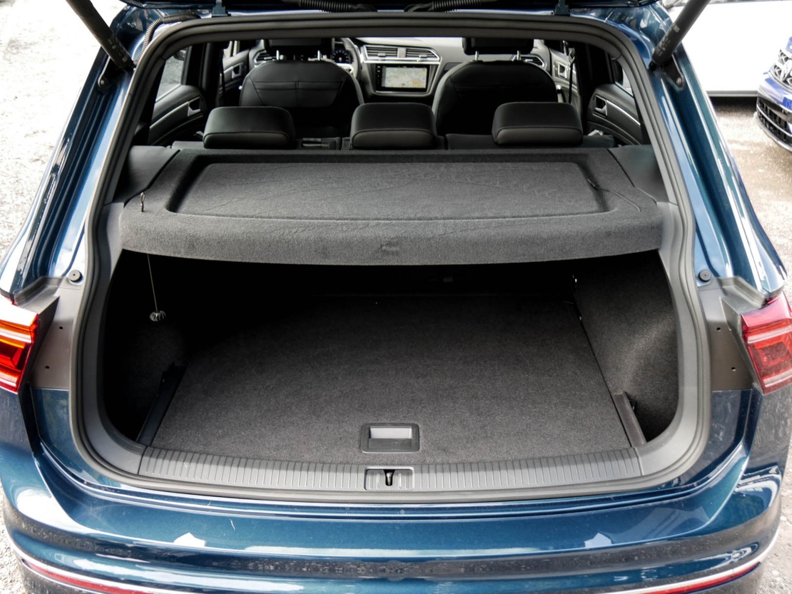 Volkswagen Tiguan 2.0 R-LINE 4X4 STANDHZ. PANO AHK CAM LM19