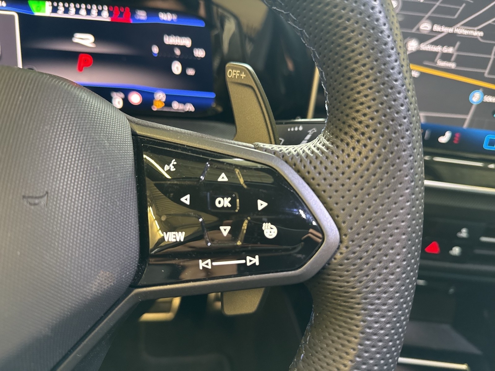 Volkswagen Golf VIII 2.0 R 4X4 CAM ACC LM19 NAVI LED+