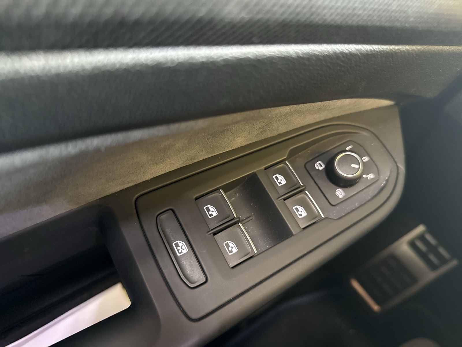 Volkswagen Golf VIII 2.0 R 4X4 CAM ACC LM19 NAVI LED+