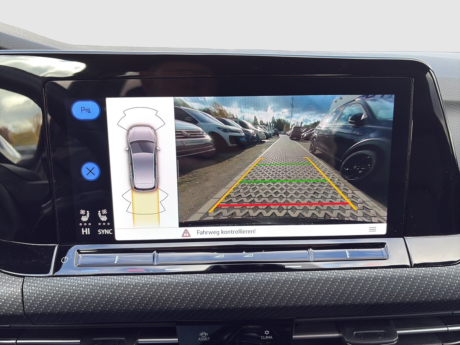 Volkswagen Golf VIII 2.0 R 4X4 AKRAPOVIC LEDER CAM ACC LM19