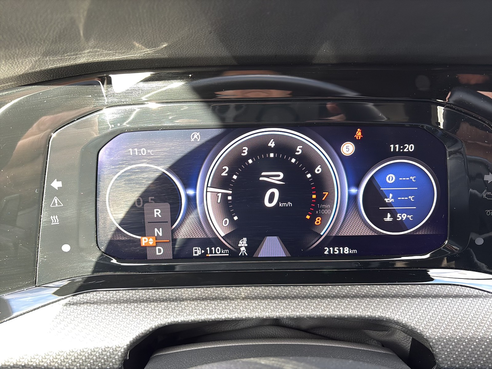 Volkswagen Golf VIII 2.0 R 4X4 AKRAPOVIC LEDER CAM ACC LM19