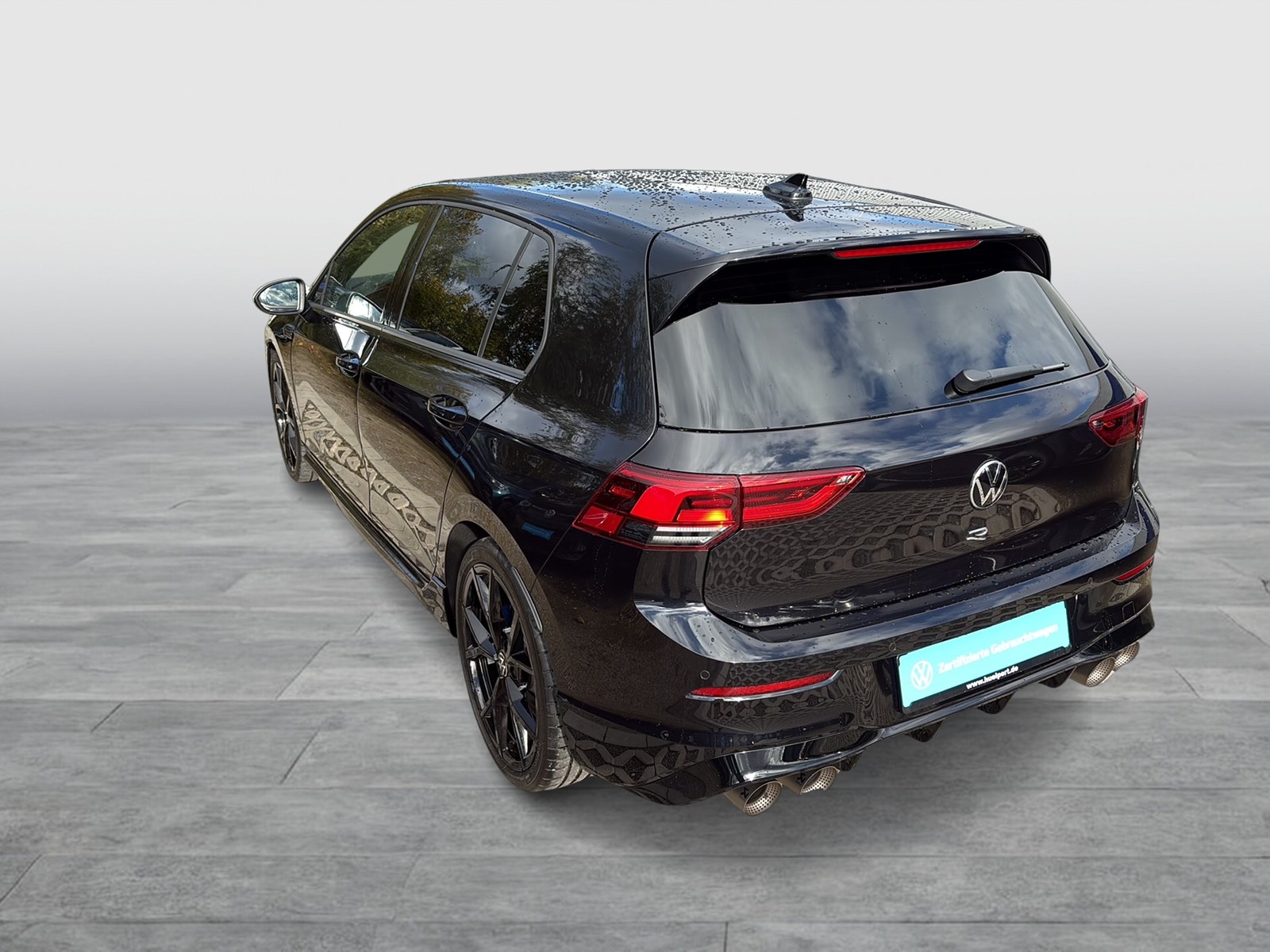 Volkswagen Golf VIII 2.0 R 4X4 AKRAPOVIC LEDER CAM ACC LM19