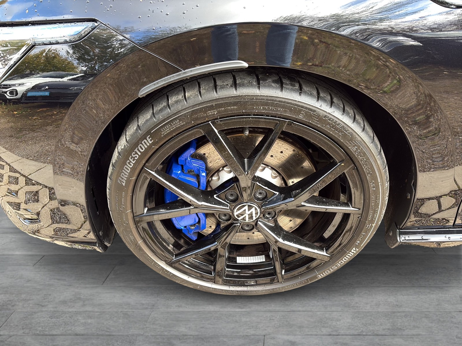 Volkswagen Golf VIII 2.0 R 4X4 AKRAPOVIC LEDER CAM ACC LM19