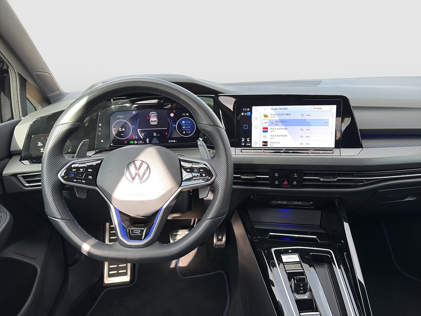 Volkswagen Golf VIII 2.0 R 4X4 AKRAPOVIC LEDER CAM ACC LM19