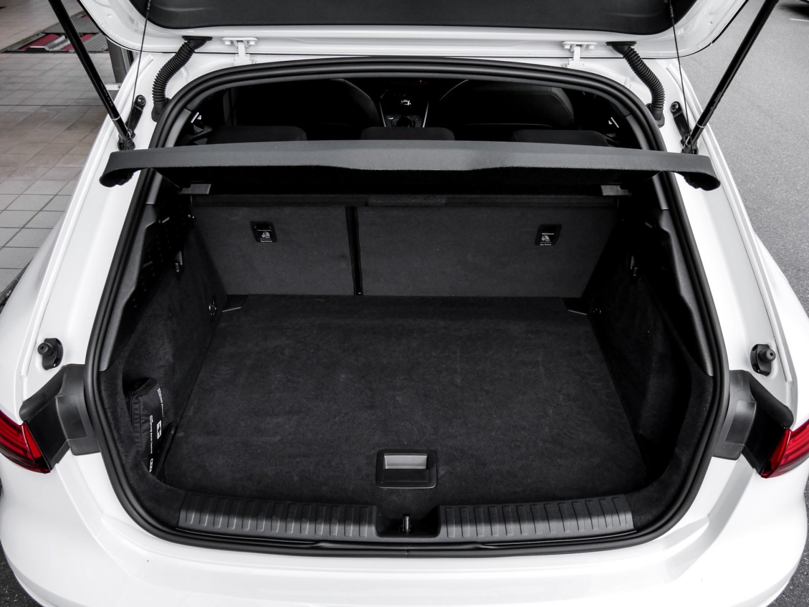 Audi A3 Sportback 30 NAVI+ ALU LED SITZHEIZUNG DAB+