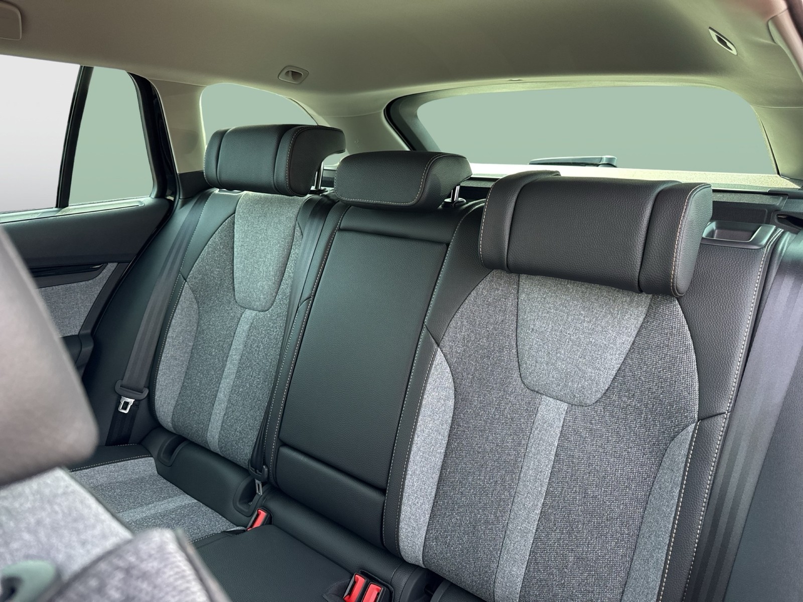 Skoda Octavia Combi 1.5 e-TEC SELECTION CANTON 360°CAM