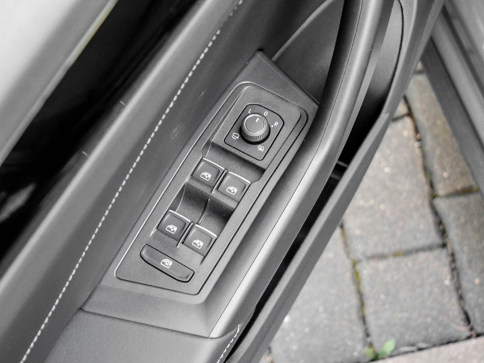 Volkswagen T-Roc 2.0 R-LINE AHK CAM ACC LM17 NAVI SITZHEIZ.