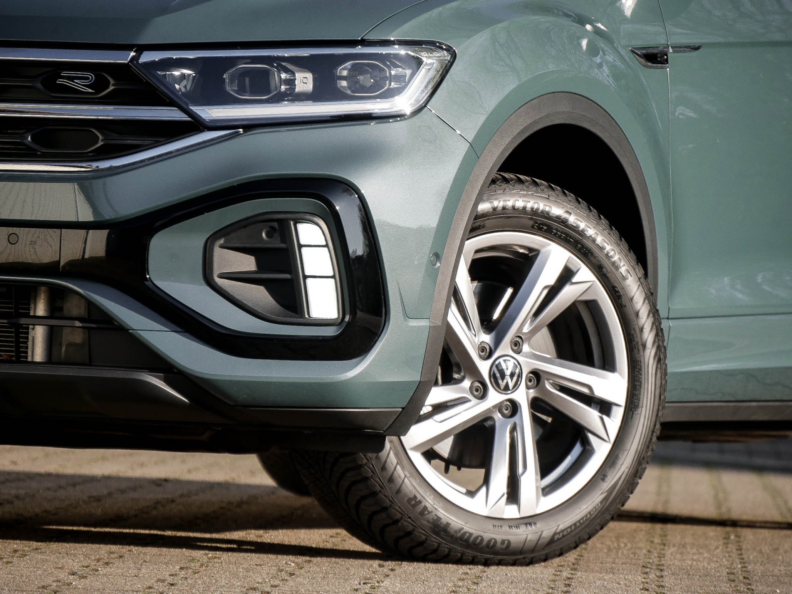 Volkswagen T-Roc 2.0 R-LINE AHK CAM ACC LM17 NAVI SITZHEIZ.