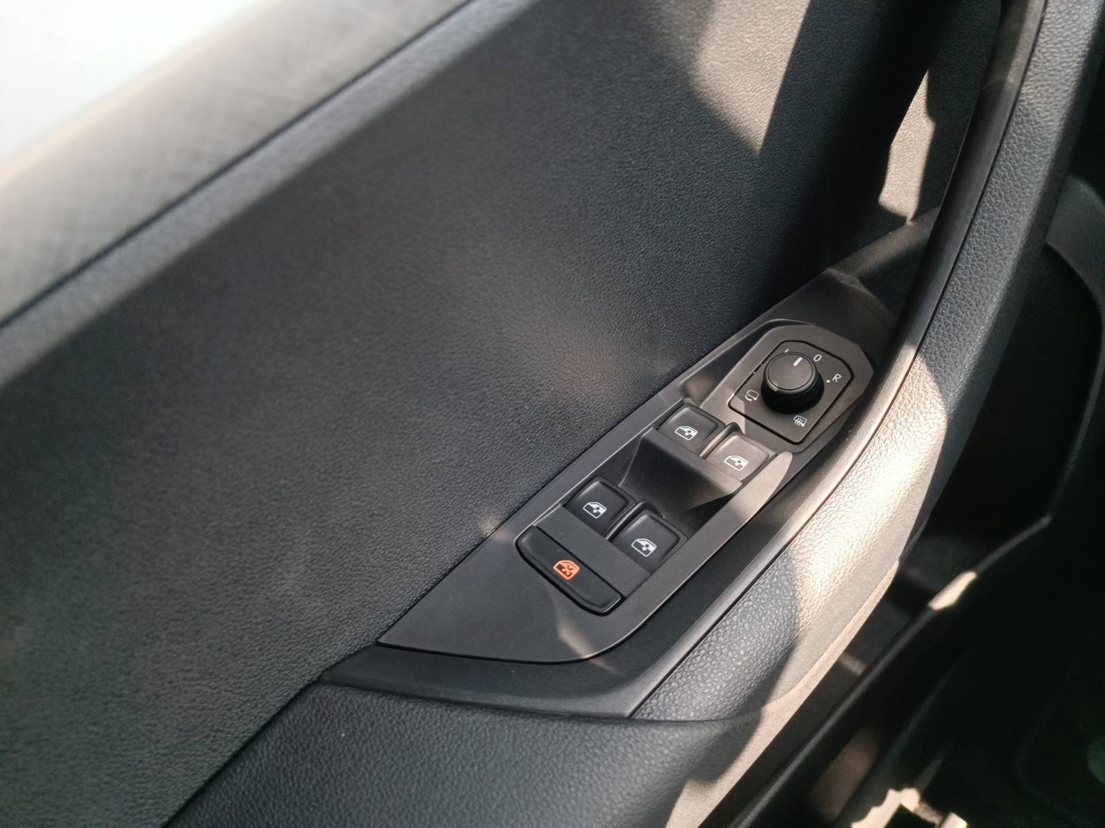 Skoda Karoq 1.5 SELECTION CAM LM17 NAVI SITZHEIZUNG
