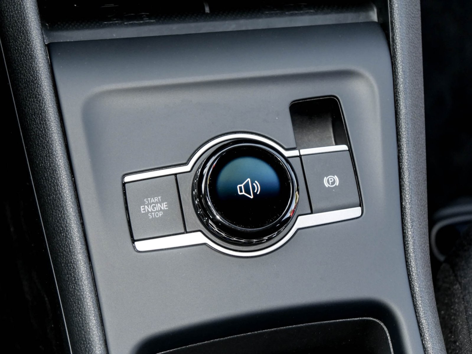 Volkswagen Tiguan 1.5 eTSI NEUES MODELL AHK CAM NAVI SITZHZ