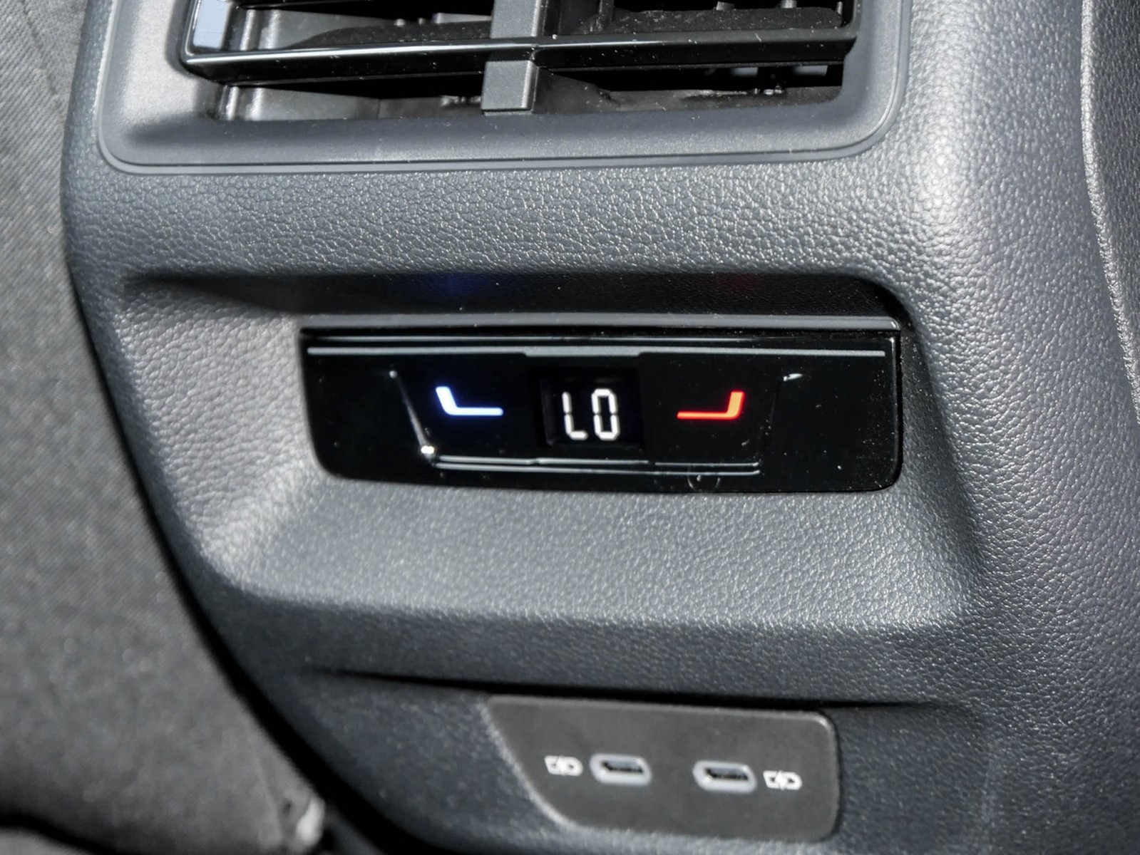 Volkswagen Tiguan 1.5 eTSI NEUES MODELL AHK CAM NAVI SITZHZ