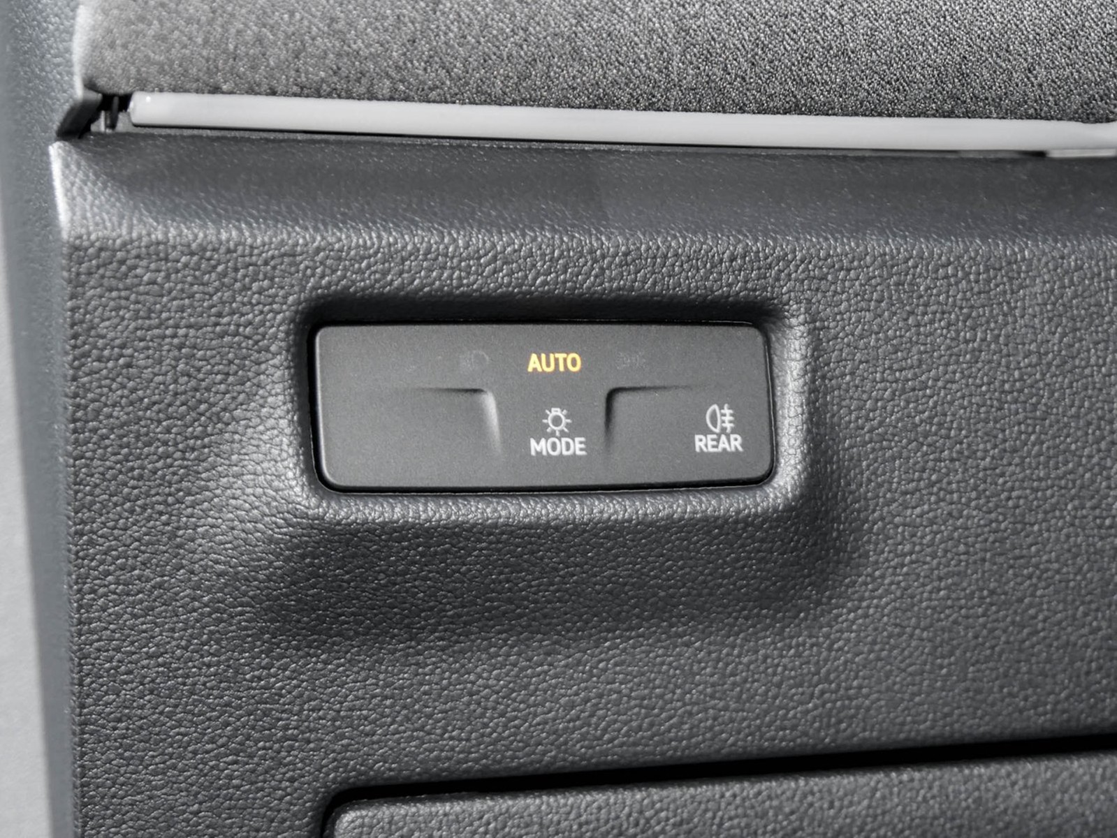 Volkswagen Tiguan 1.5 eTSI NEUES MODELL AHK CAM NAVI SITZHZ