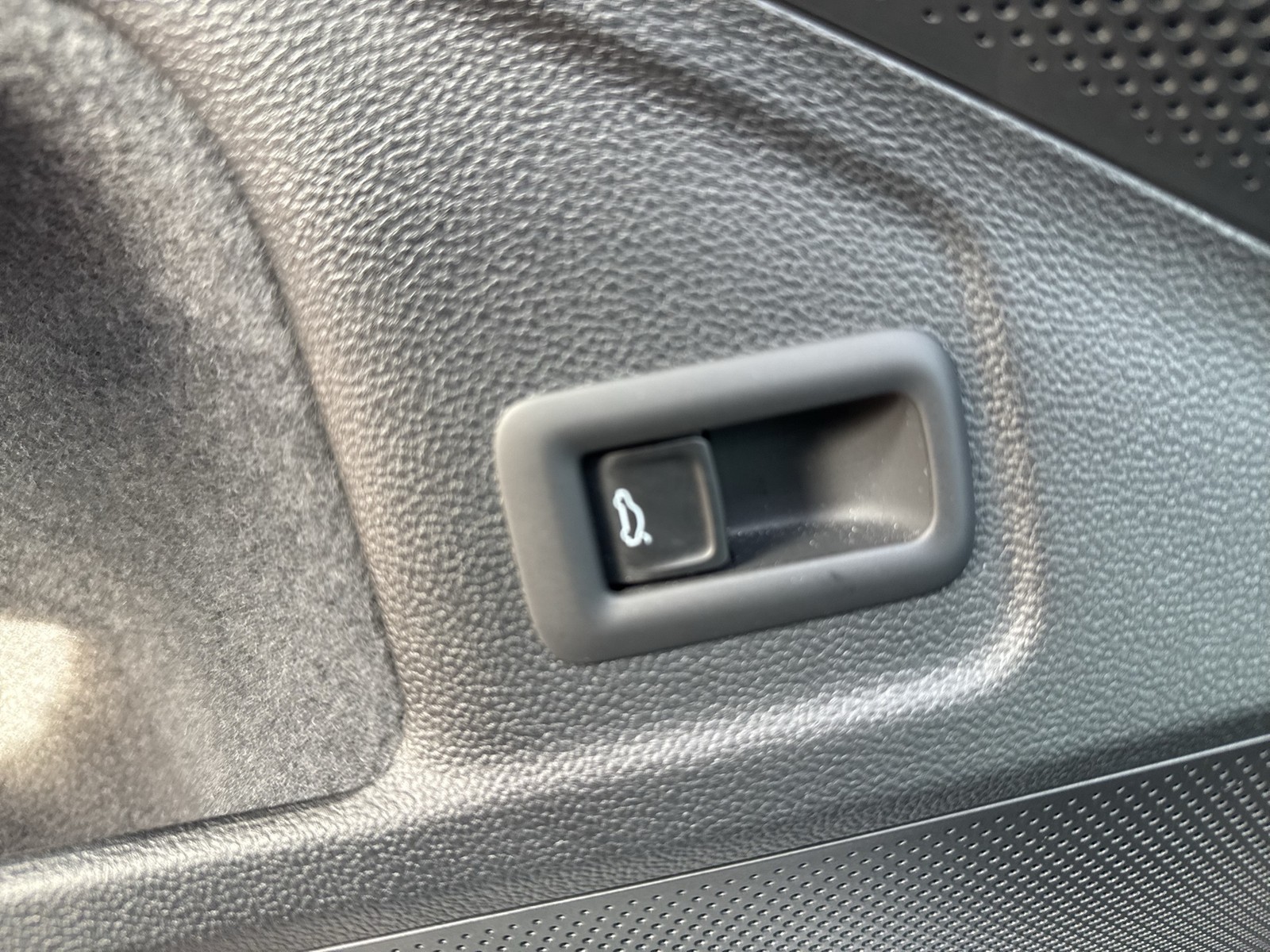 Skoda Superb Combi 2.0 SELECTION AHK CAM ACC MATRIX