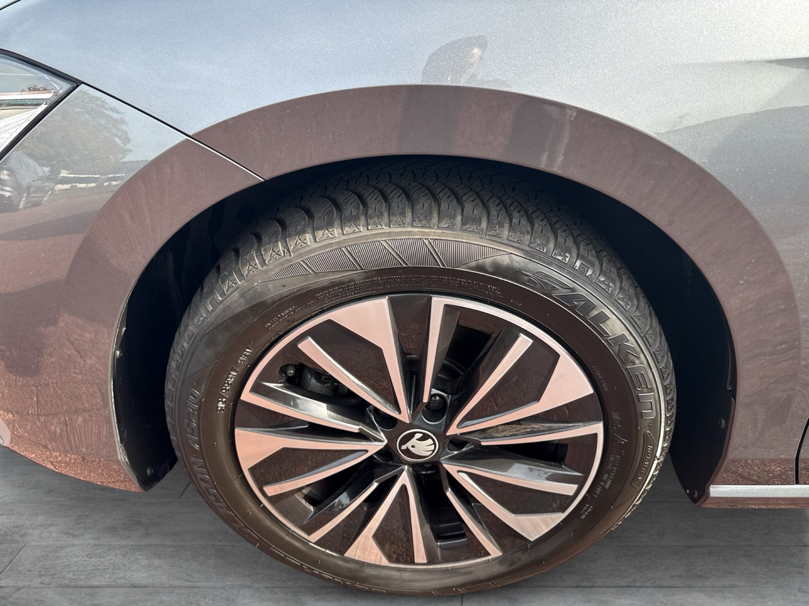 Skoda Superb Combi 2.0 SELECTION AHK CAM ACC MATRIX