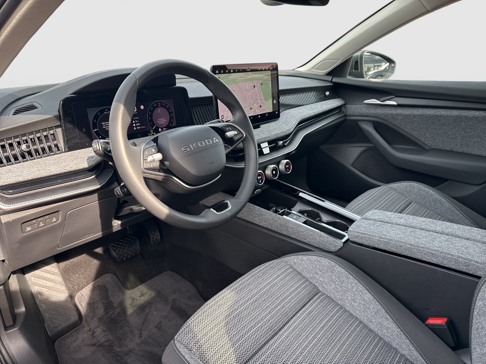 Skoda Superb Combi 2.0 SELECTION AHK CAM ACC MATRIX