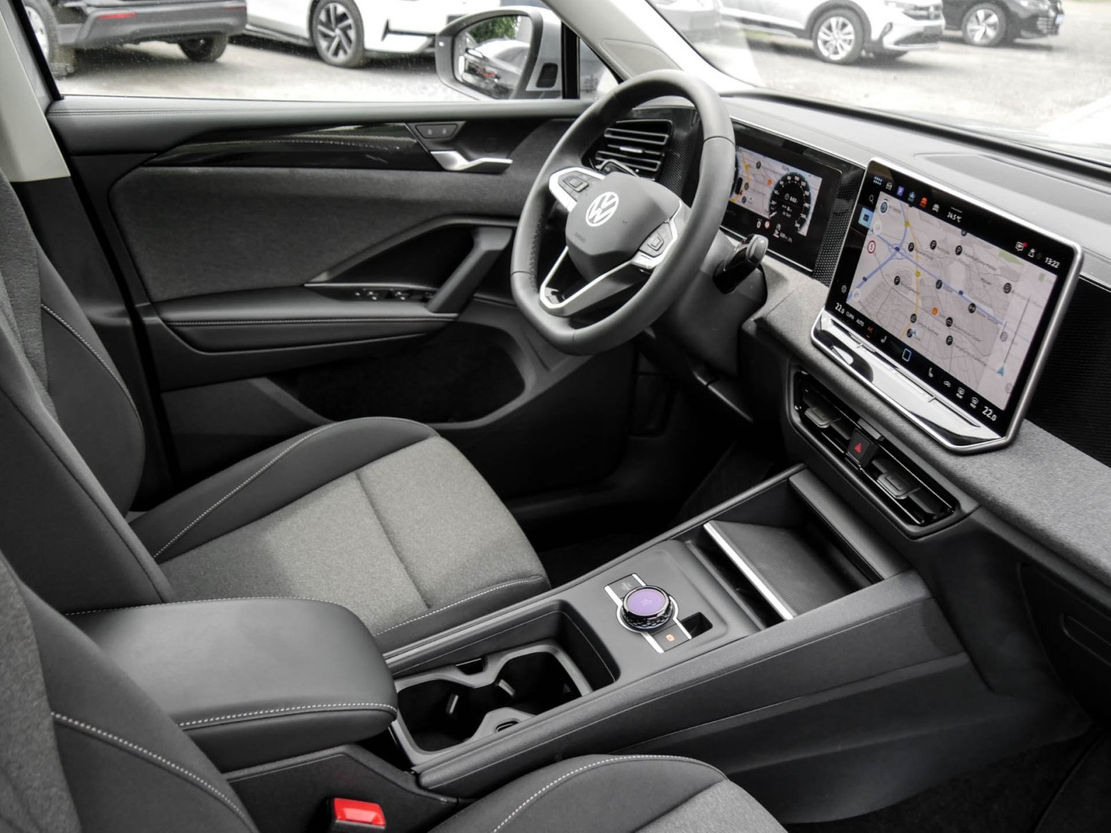 Volkswagen Tiguan 1.5 eTSI NEUES MODELL AHK CAM NAVI SITZHZ