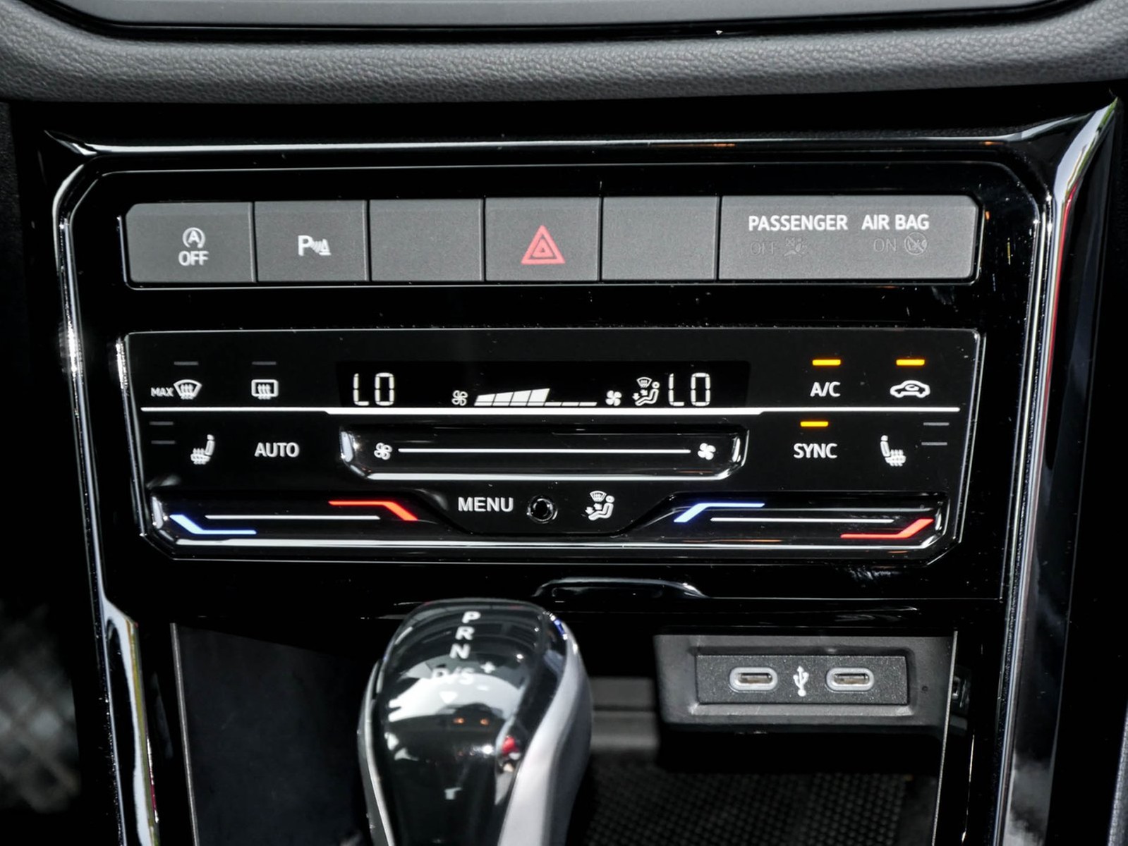 Volkswagen T-Cross 1.5 LIFE CAM ACC ALU LED CARPLAY SITZHZ.