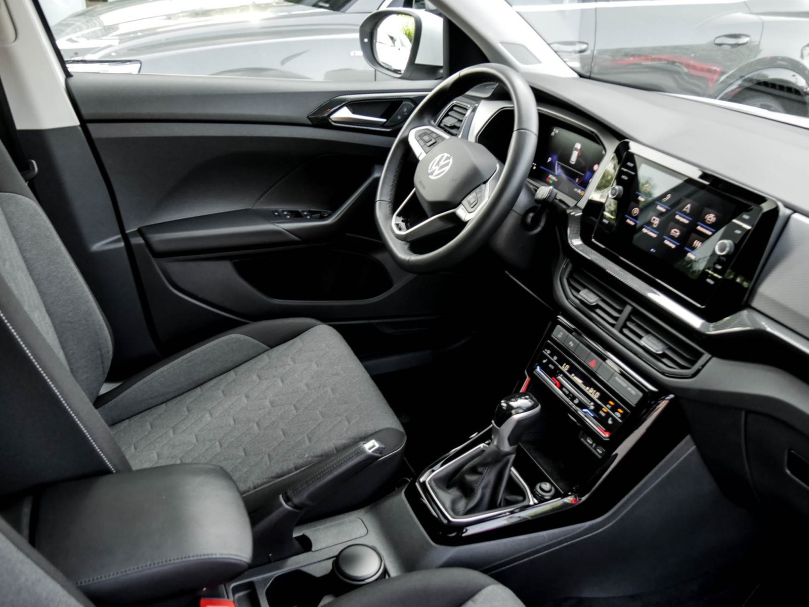 Volkswagen T-Cross 1.5 LIFE CAM ACC ALU LED CARPLAY SITZHZ.