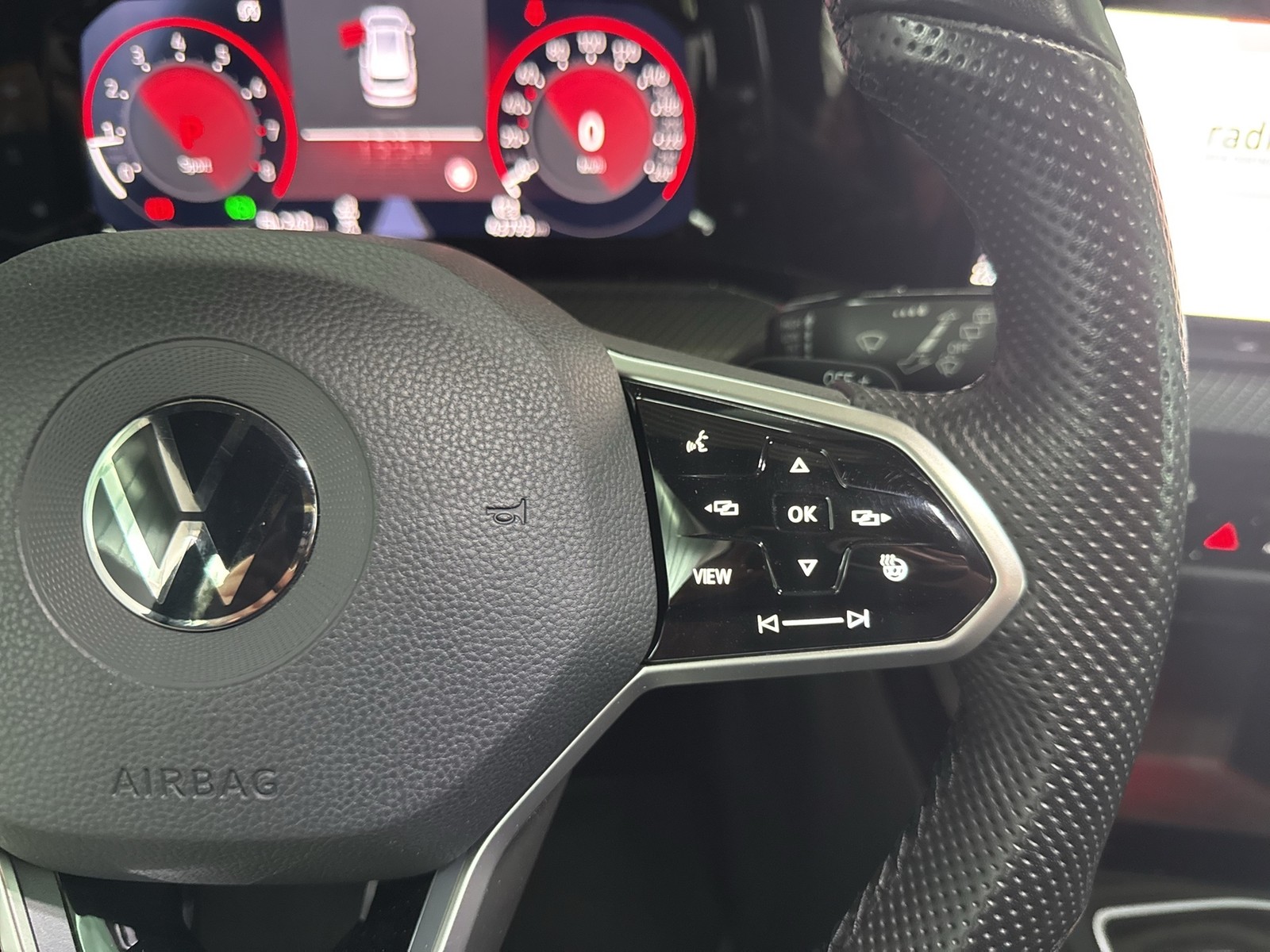 Volkswagen Golf Variant VIII 2.0 R-LINE CAM ACC LM18 MATRIX