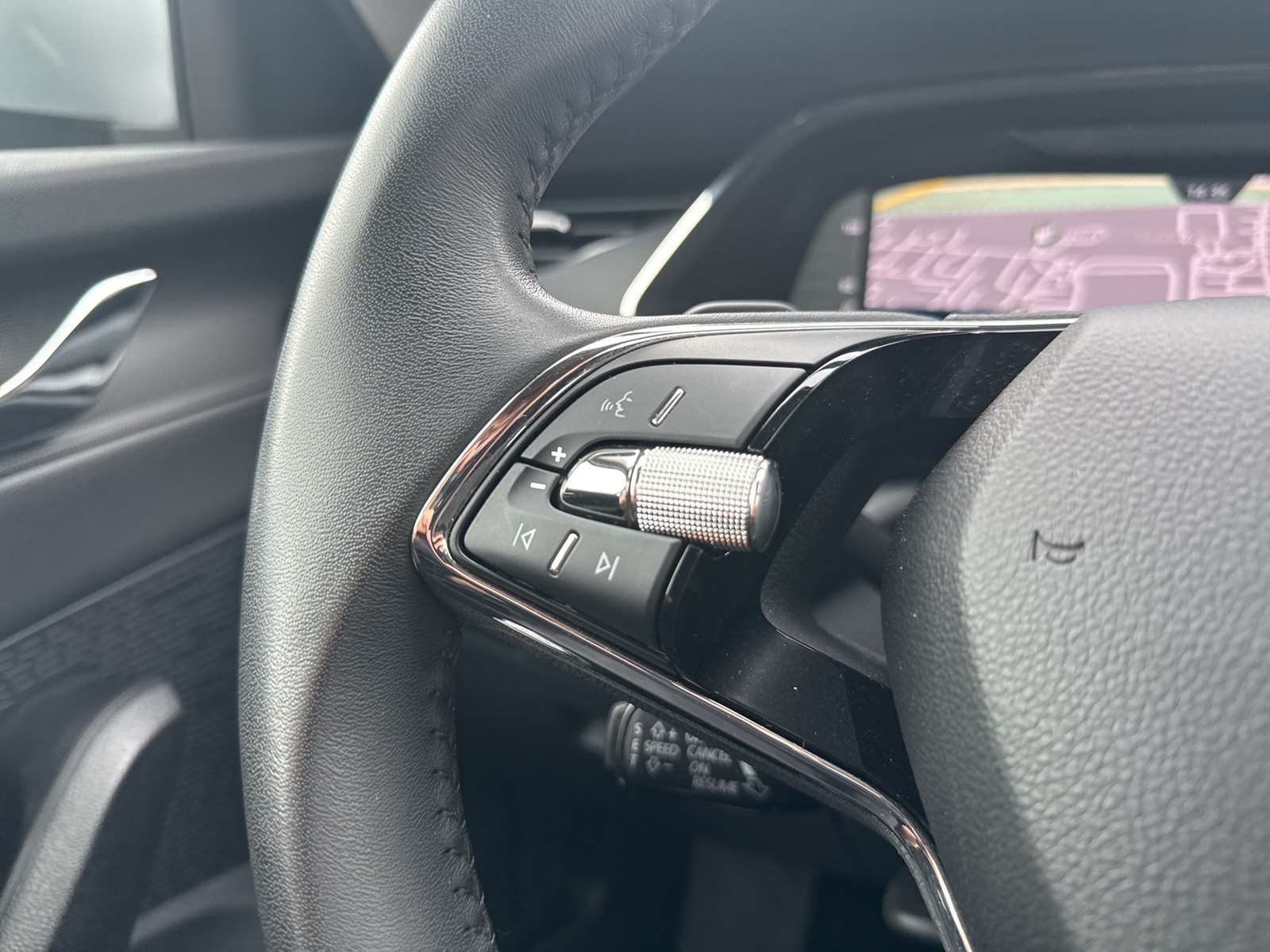 Skoda Octavia Combi 2.0 ACC NAVI ALU CARPLAY LED