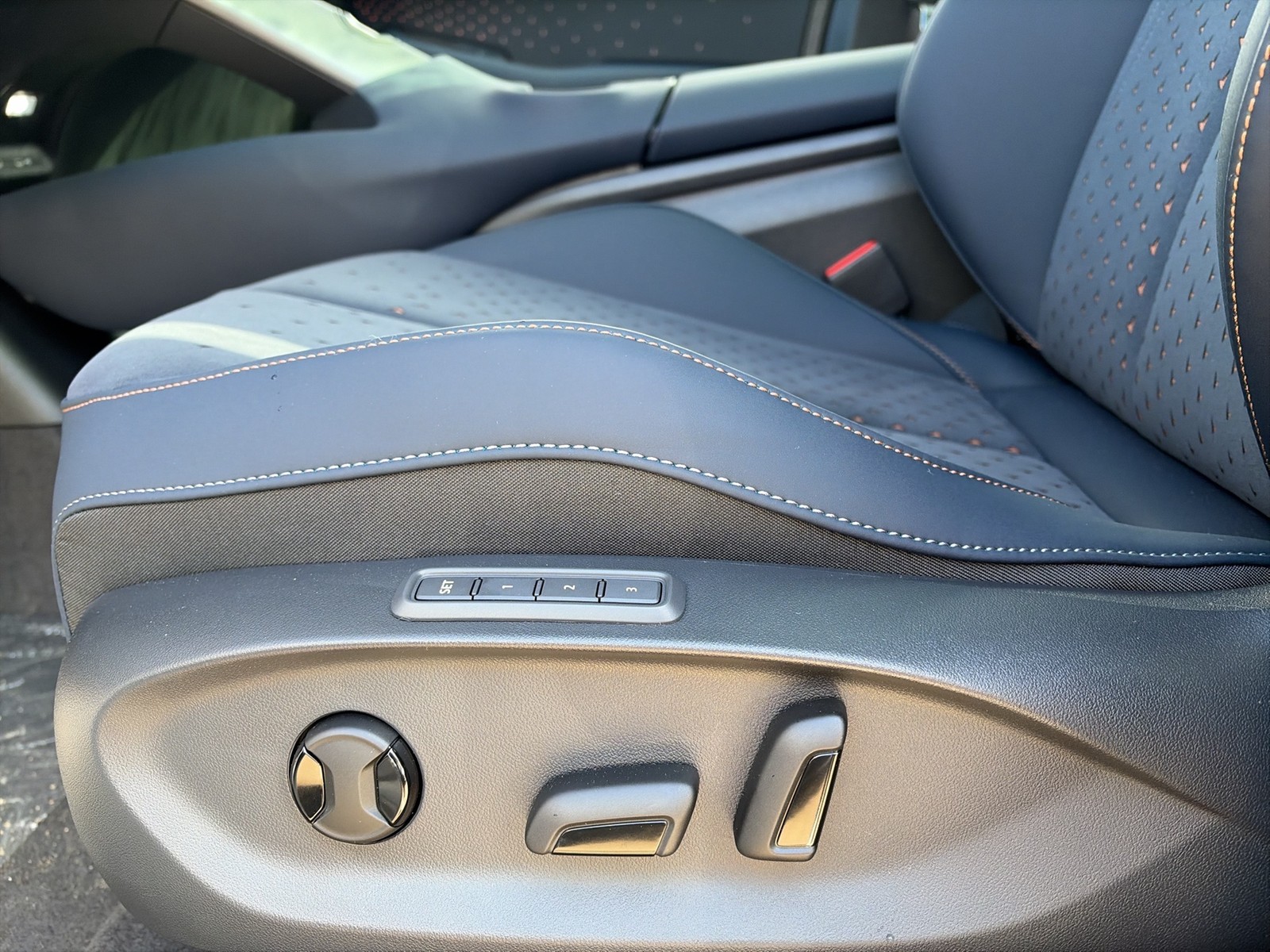 Cupra Tavascan ENDURANCE AHK SENNHEISER eSITZE PANO