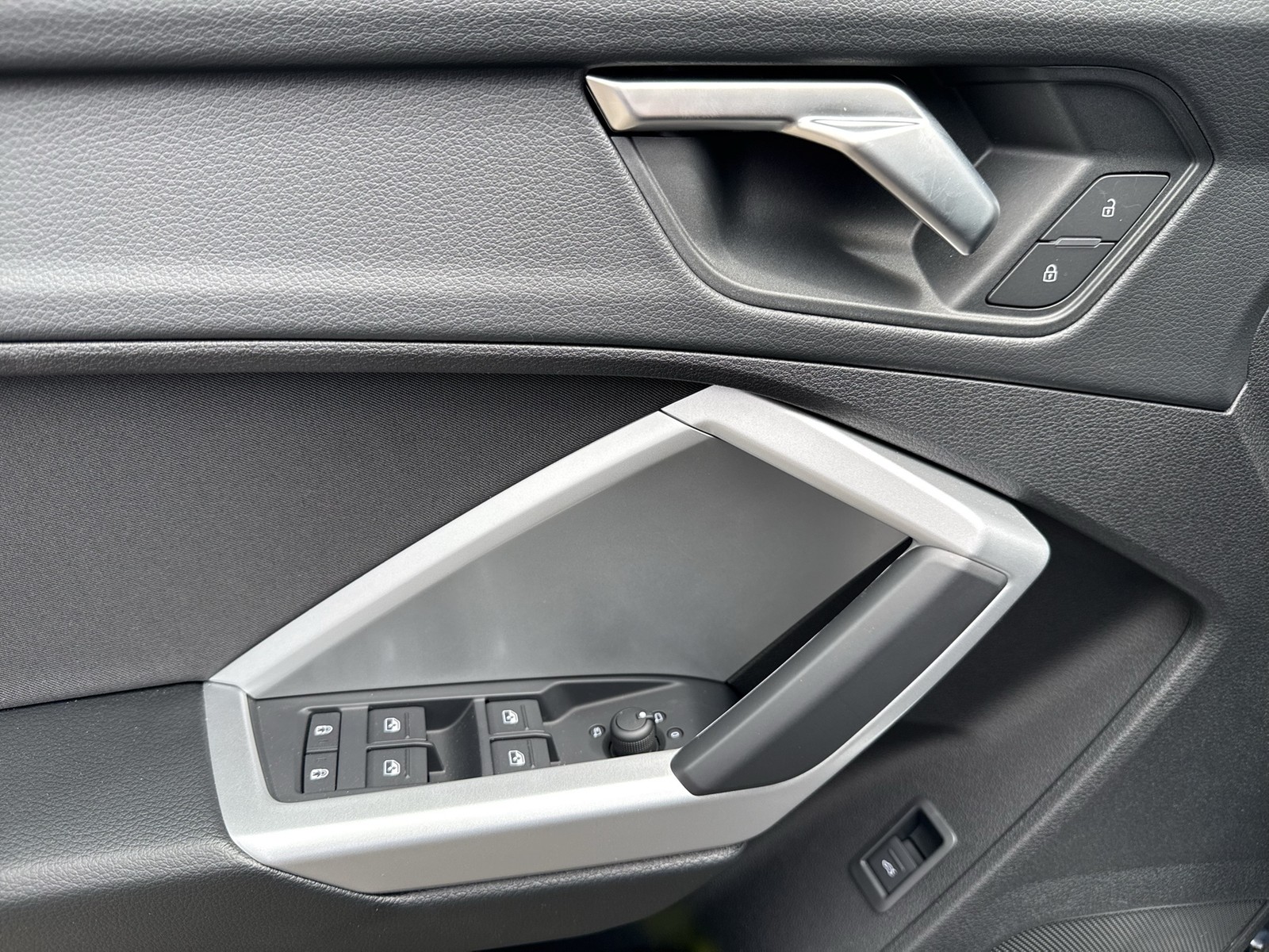Audi Q3 40 quattro advanced AHK ACC LM19 EKLAPPE NAVI+