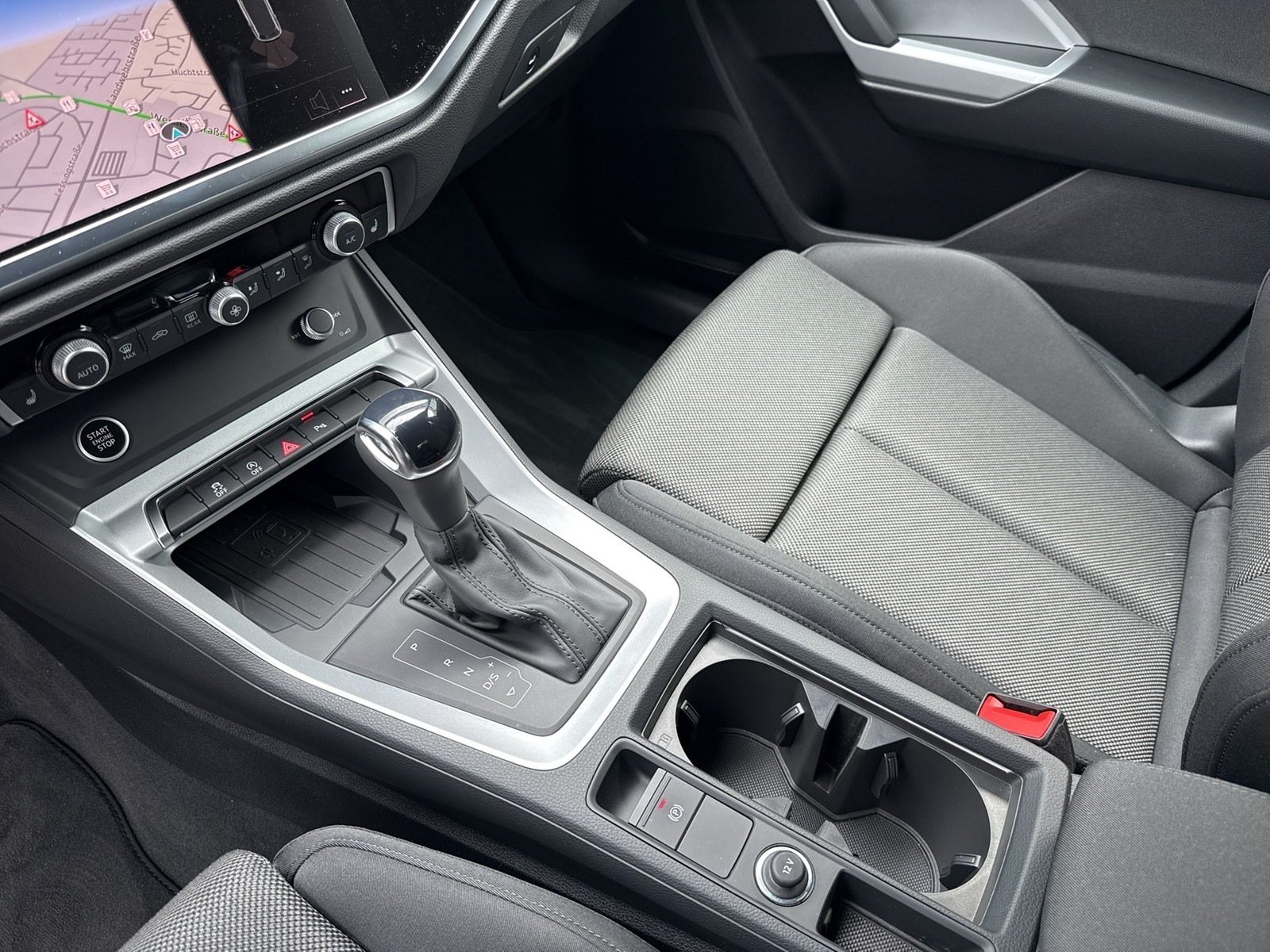 Audi Q3 40 quattro advanced AHK ACC LM19 EKLAPPE NAVI+