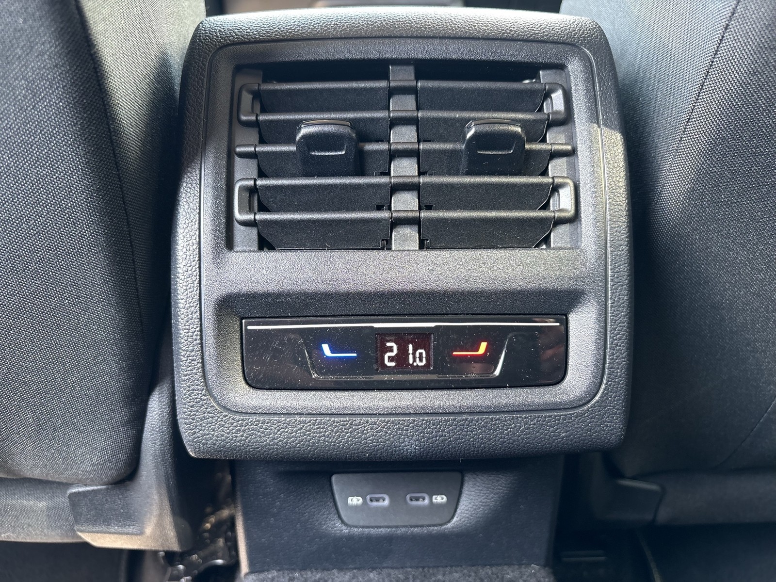 Volkswagen Golf VIII 1.5 eTSI LIFE ACC CARPLAY ALU SITZHEIZ