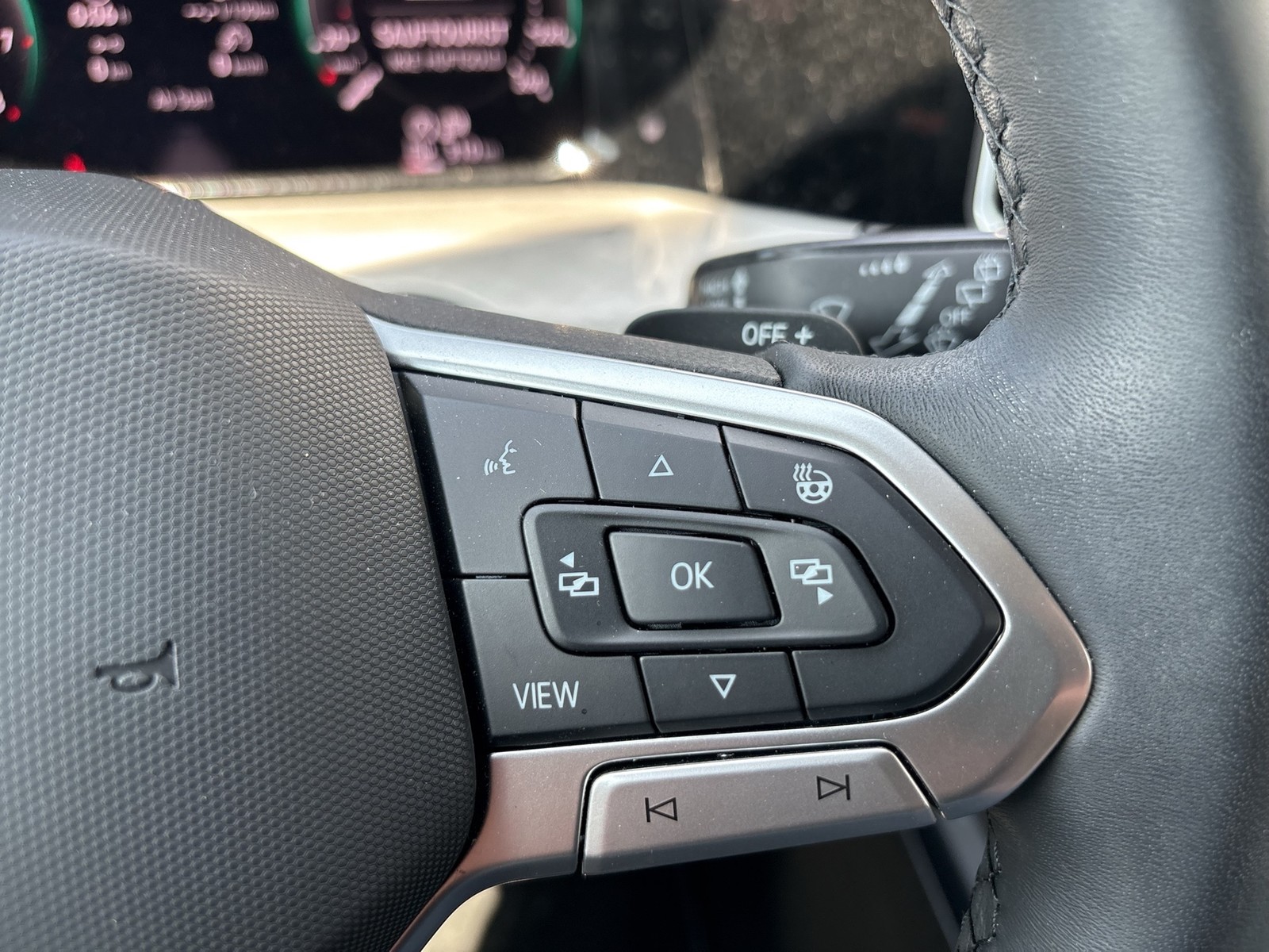 Volkswagen Golf VIII 1.5 eTSI LIFE ACC CARPLAY ALU SITZHEIZ