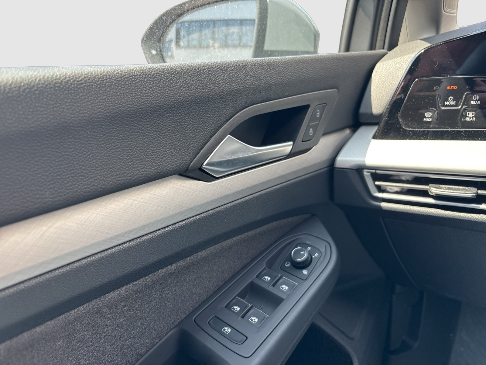 Volkswagen Golf VIII 1.5 eTSI LIFE ACC CARPLAY ALU SITZHEIZ