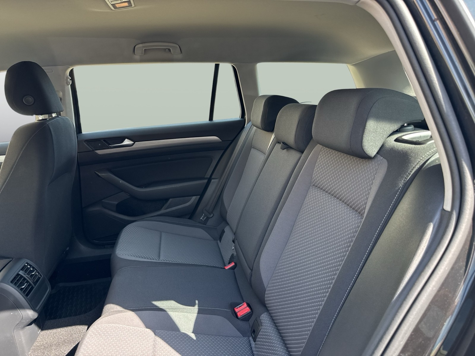 Volkswagen Passat Variant 1.5 NAVI ALU SITZHEIZUNG LED