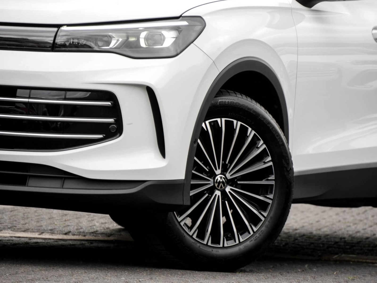 Volkswagen Tiguan 1.5 eTSI ELEGANCE NEUES MODELL AHK 360CAM