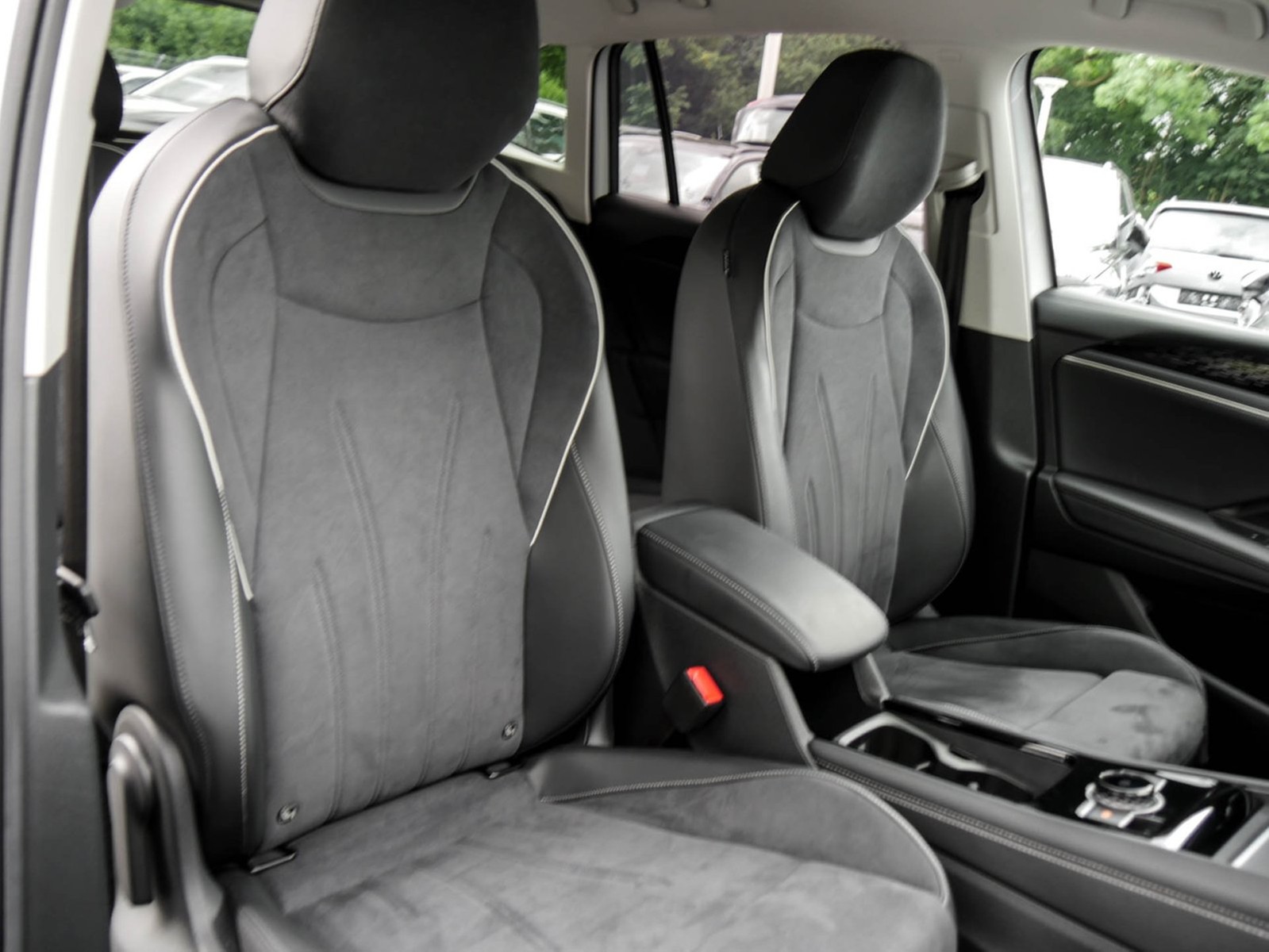 Volkswagen Tiguan 1.5 eTSI ELEGANCE NEUES MODELL AHK 360CAM