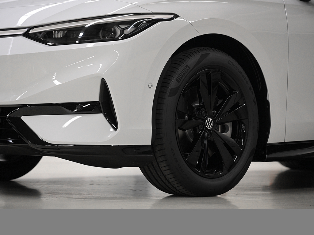 Volkswagen ID.7 Tourer PRO AHK BLACKSTYLE eKLAPPE 360CAM