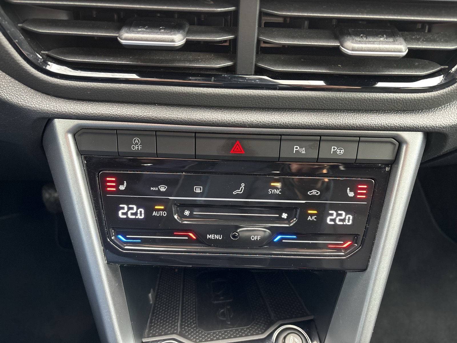 Volkswagen T-Roc 1.5 LIFE KAMERA ACC ALU18 NAVI SITZH.