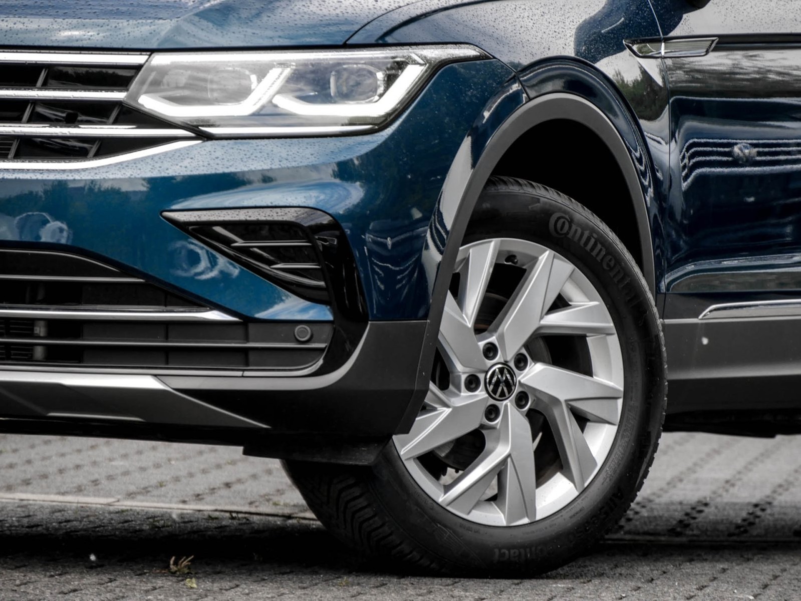 Volkswagen Tiguan 2.0 ELEGANCE 4X4 AHK CAM ACC LM18 EKLAPPE